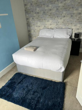 Grimsby Retreat, 4 Bed Spacious House